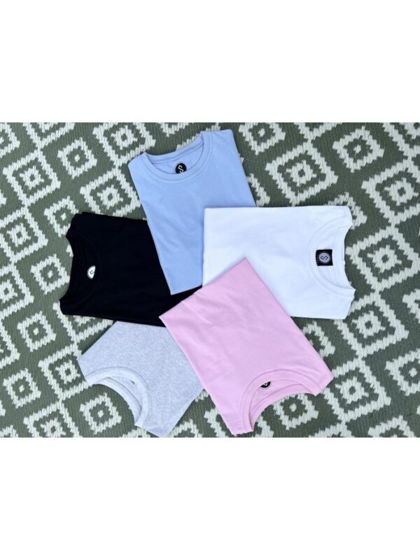 Unisex customizable pink T-shirt - Image 5